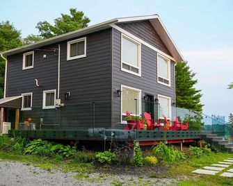 Incredible waterfront vacation home in Muskoka on Sixmile Lake - Honey Harbour - Building