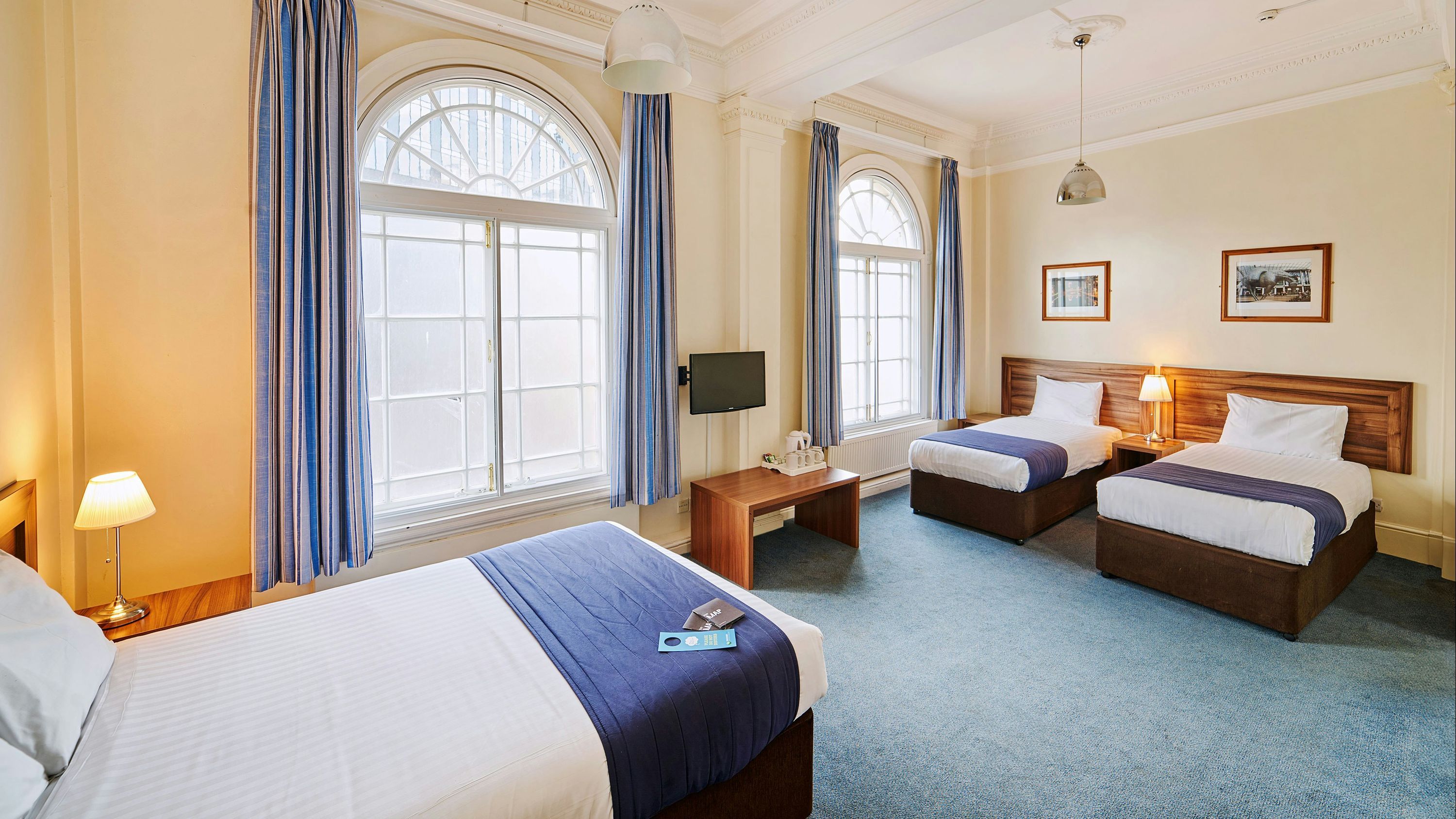 Discovery Inn - Leeds - לידס - חדר שינה