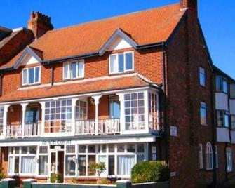 Beach Court Holiday Apartments - Skegness - Building