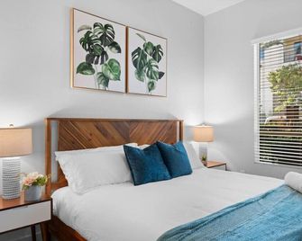 King Bed, Pool, Hot Tub, Arcade Room, Gym, Parking - סן דייגו - חדר שינה