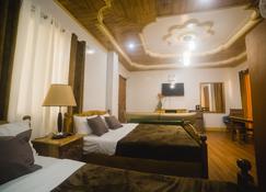 Elegant & Luxurious Room in Dipolog - Deluxe Suite w\/Free Breakfast for two - Dipolog - Bedroom