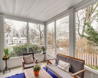 Elegant Pittsfield Home Near Downtown & Skiing! - Pittsfield - Balkon