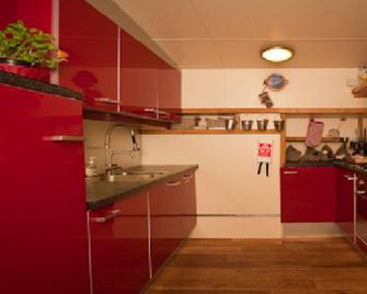 Zeilschip De Vrouw Dina - Leiden - Kitchen