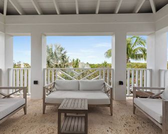 رومورا باي ريزورت آند مارينا - Dunmore Town - شرفة