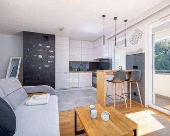 Bytkowska 119 | Spacious Apartment | Parking - Katowice - Stue