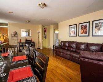 Cozy, Spacious Home in Queens close to JFK Airport - Queens