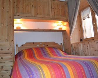 2 bedroom apartment, in a chalet, independent access, covered parking - Montriond - Bedroom