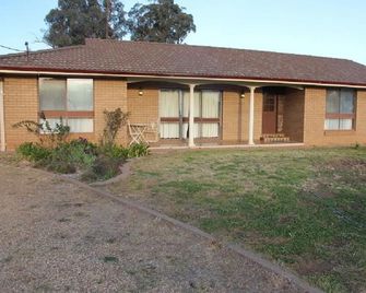 Bellarwi House - West Wyalong - Edificio