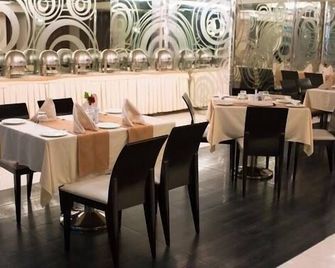 Solitaire Hotel - Bombay - Restaurante