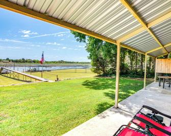 Sweetwater Lake House with Covered Patio! - Sweetwater - Balkon