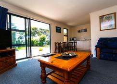 New Plymouth Top 10 Holiday Park - New Plymouth - Wohnzimmer