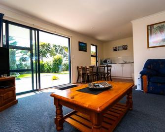 New Plymouth Top 10 Holiday Park - New Plymouth - Living room