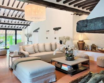 Villa in Castellina w. Pool, Garden & Winery - Castellina in Chianti - Ruang tamu