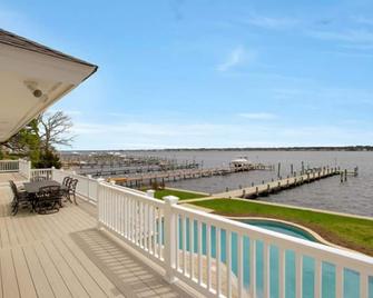 Waterfront Vacation Dream Home - Brick - Balcony