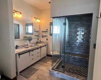 Luxury Mountain Escape with Hot Tub & Steam Room - Kremmling