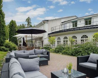 Blommenhof Hotel - Nyköping - Patio