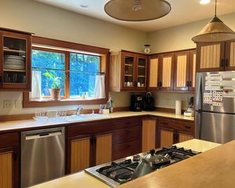 Private house in a sunny forest: The Fox Glove House - Poulsbo - Küche