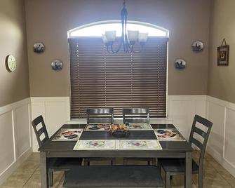 House By The Park, Fun For Everyone!!!! - Roosevelt - Dining room