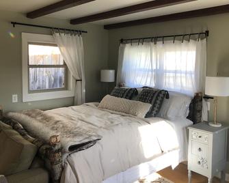 Sun drenched cozy cottage on budding 17 acre homestead - Washington - Habitación