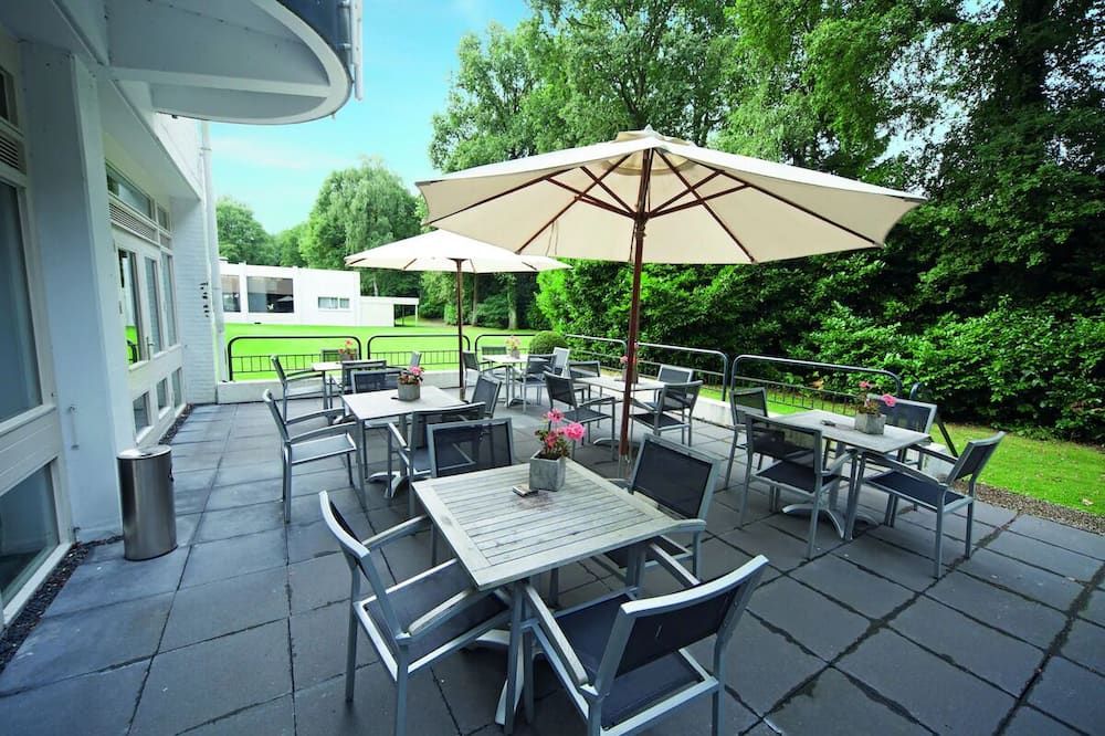 Relaxing Hideaway with Indoor Pool and Restaurant, Close to Grote Markt! - Berg En Dal - Patio