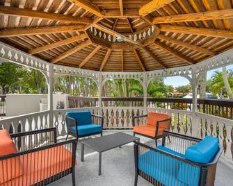 Hampton Inn Ft. Myers-Airport I-75 - Fort Myers - Building