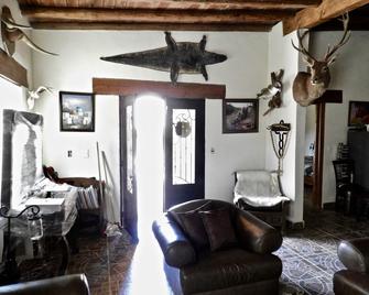 Jame The Best Place For Photographers And Nature Lovers - San Antonio de las Alazanas - Living room
