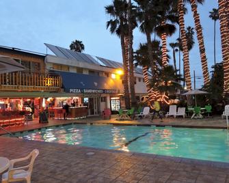 洛杉磯探險家全套房酒店 - 英格爾伍德 - 游泳池