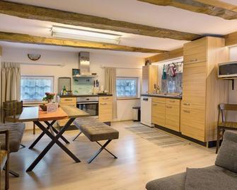 Holiday Home 'Schwarzwald - Ferienhaus Luisa' with Private Garden and Wi-Fi - Stuhlingen - Кухня