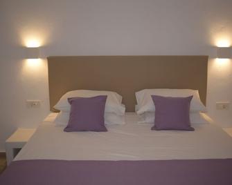 Selena Villa - Kamari - Bedroom
