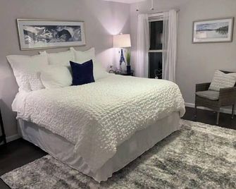 Stylish Cozy Home with Gorgeous Views! - Saugerties - Bedroom