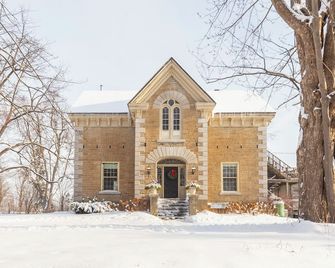 Strathmere Country Retreat - Kemptville - Building