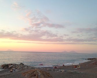 Relaxing farmhouse with swimming pool near the sea and Capo d'Orlando beach - Capri Leone - Pláž