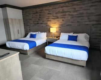 Razoolies Inn - Stephenville - Bedroom