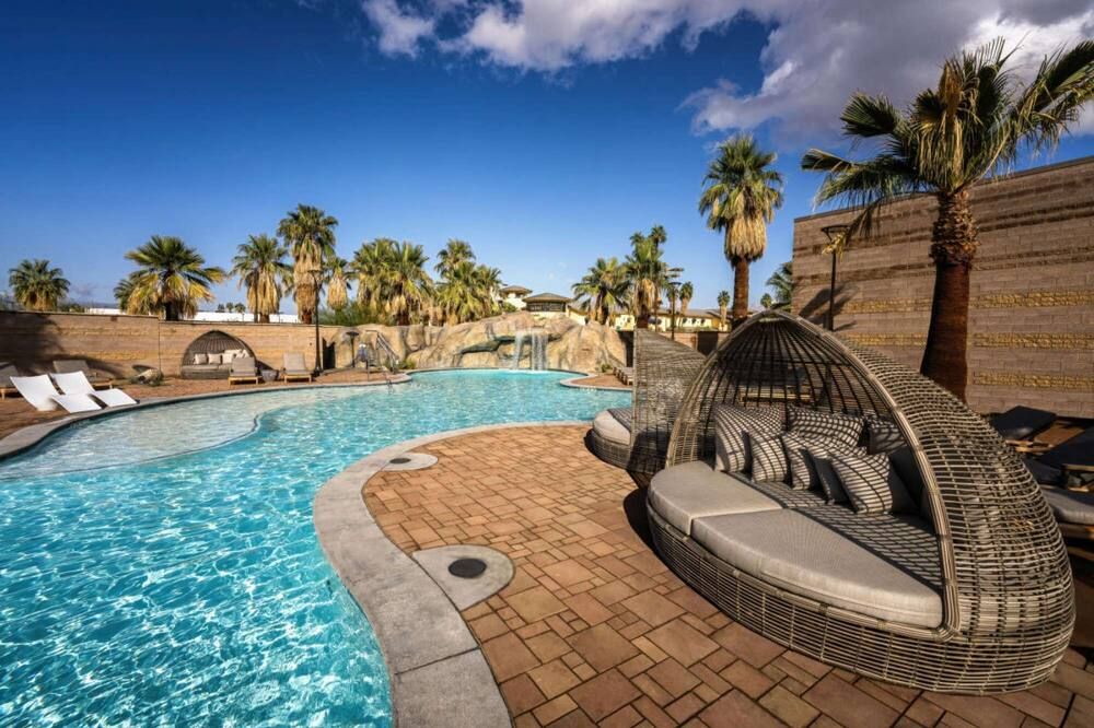 Experience The Magic Of Palm Springs | Pool - פאלם ספירנגס - בריכה