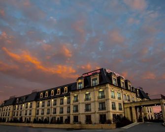 Hotel Brossard, an Ascend Collection Hotel - Brossard - Edificio
