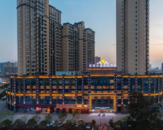 Microtel by Wyndham Miluo Downtown Hotel - Yueyang - Будівля