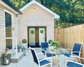 Charmingstudio+WIFI+close to main shopping centers - Dacula - Patio