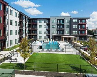 Bold 2415 I Stunning One Bedroom Modern Suite - St. Peters - Building