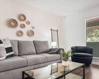 Walk to Everything - Fun Hyde Park Space King Bed - Austin - Sala de estar