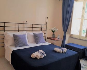 Le Petit Bouganville - Salerno - Bedroom
