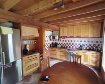 La maison colorée - Saint-Laurent - Kitchen