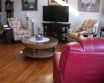Casa Loma Bnb - Kelowna - Oturma odası