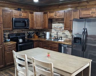 Modern constructed cabin close to Windrock trails! - Rocky Top - Cocina