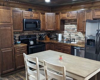 Modern constructed cabin close to Windrock trails! - Rocky Top - Cocina