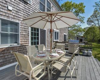 Close to Bike Path 1 Mile to Beaches - Chatham - Patio