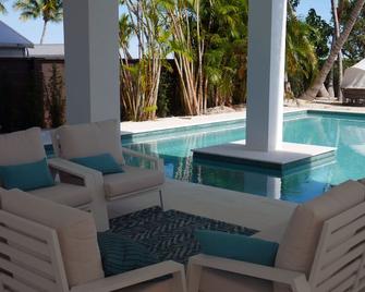 A Tropical Luxury Getaway, Your own private resort!! - Little Torch Key - Басейн