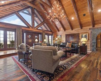 Heritage Lodge - New! - Versailles - Lounge