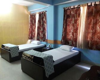Hotel Dhondup Khangsar - Namchi - Bedroom