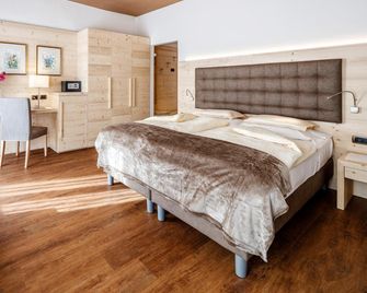 Hotel Menardi - קורטינה ד'אמפצו - חדר שינה