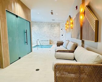 Toile & Bubble Eucalyptus Suite - Cumming - Living room